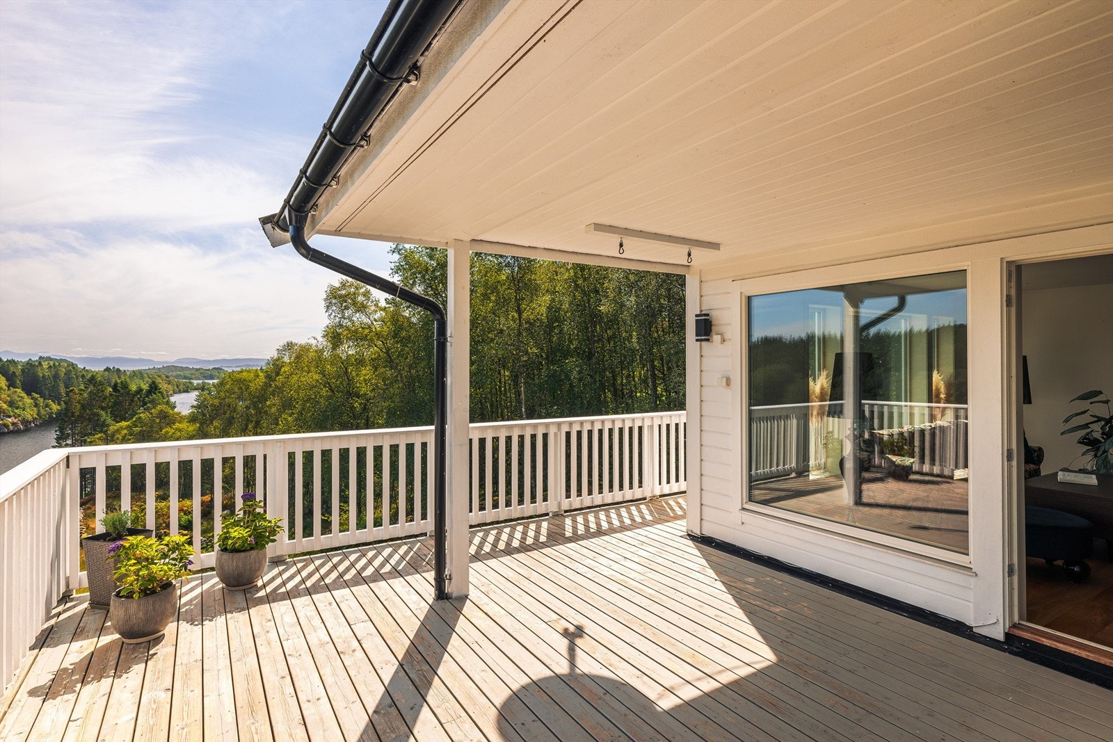 Verandaen er vendt mot nydelig utsikt. Galleribilde