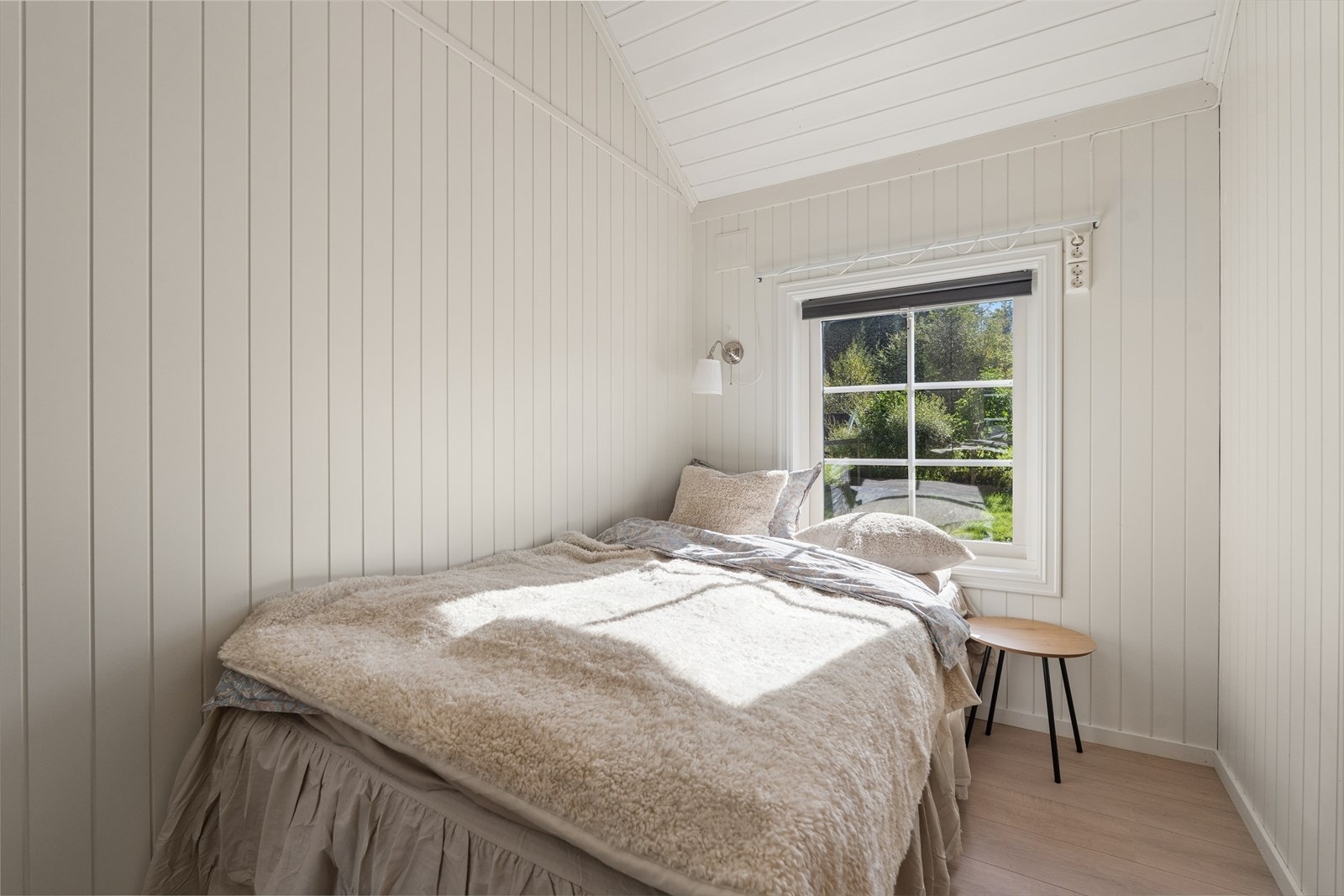 Soverom med plass til dobbeltseng. Galleribilde