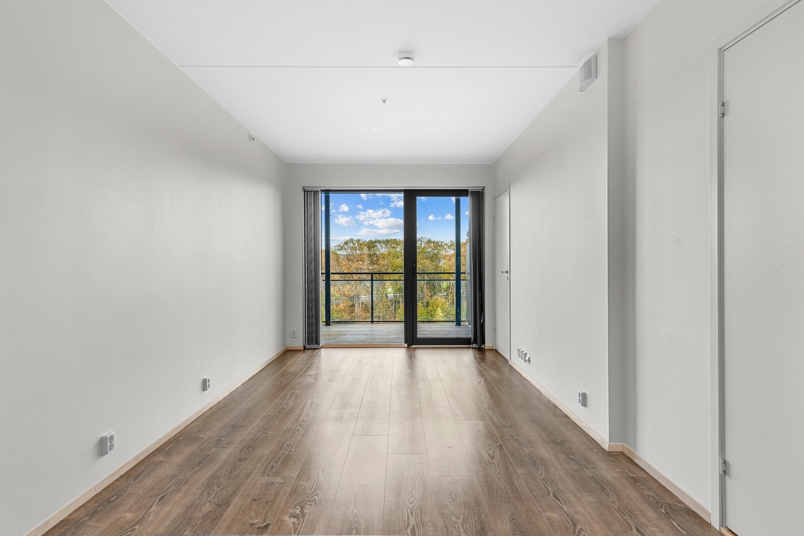 Stue/kjøkken er på 22 kvm. Fra stuen har du direkte adkomst til boligens balkong. Galleribilde