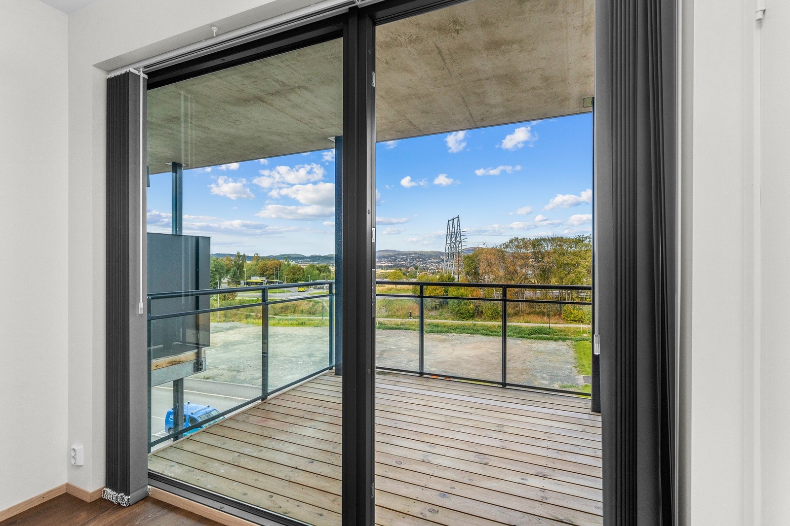 Store vindusflater sikrer godt med lysinnslipp. Galleribilde