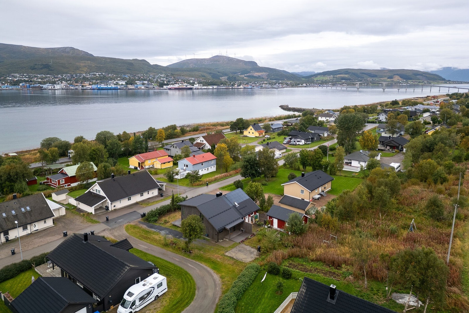 Fra eiendommen er det gangavstand til skole, barnehage og dagligvarebutikk Galleribilde