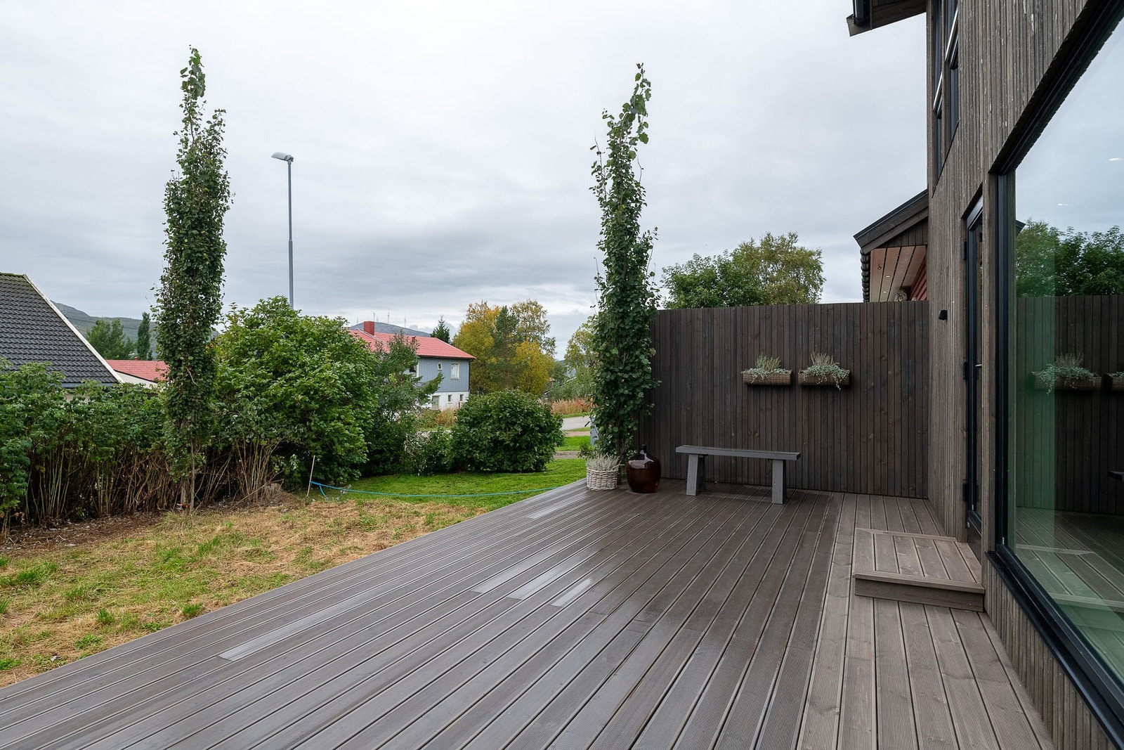 Terrasse i front, med utgang fra stue Galleribilde
