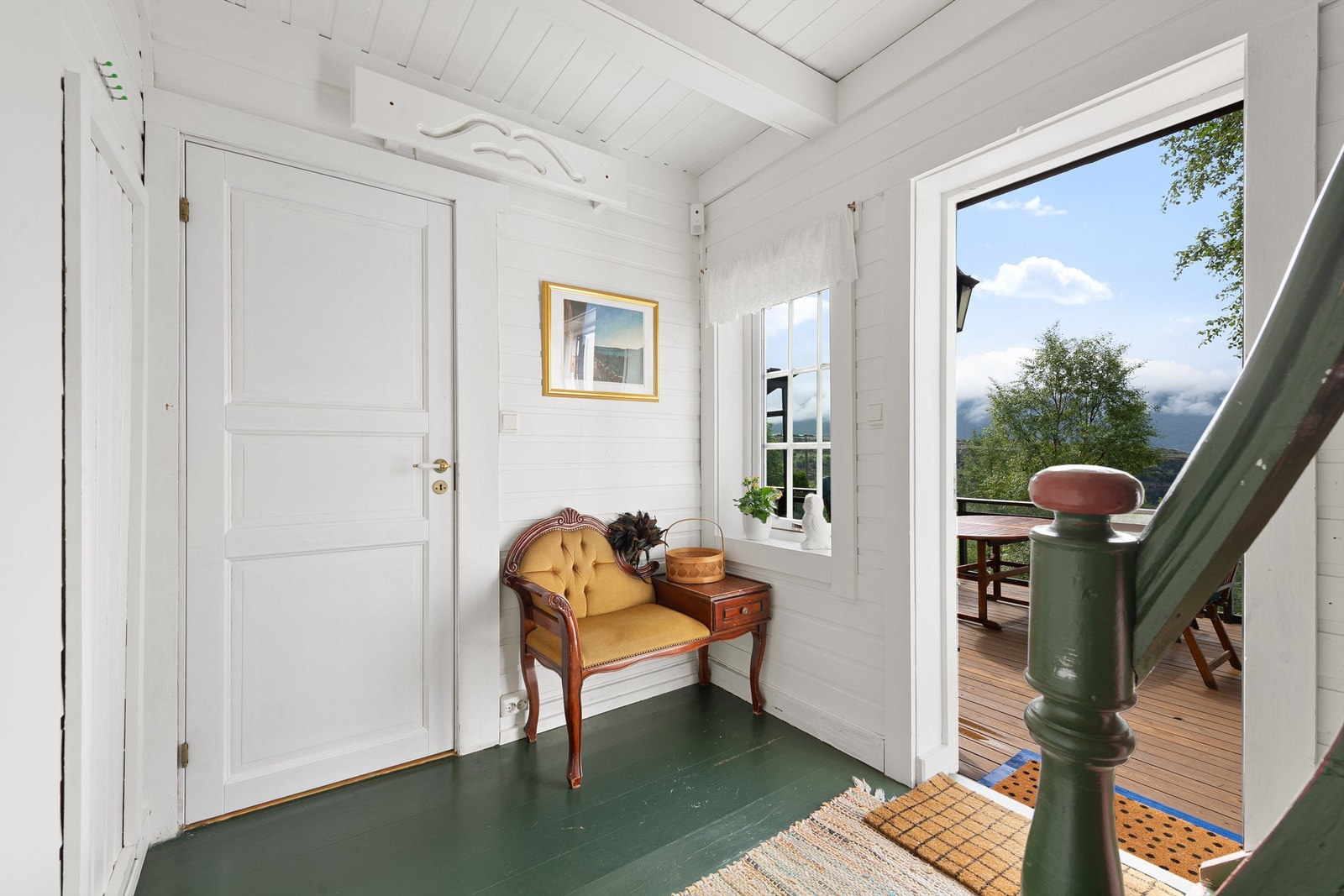 Boligen har inngang også fra verandaen Galleribilde