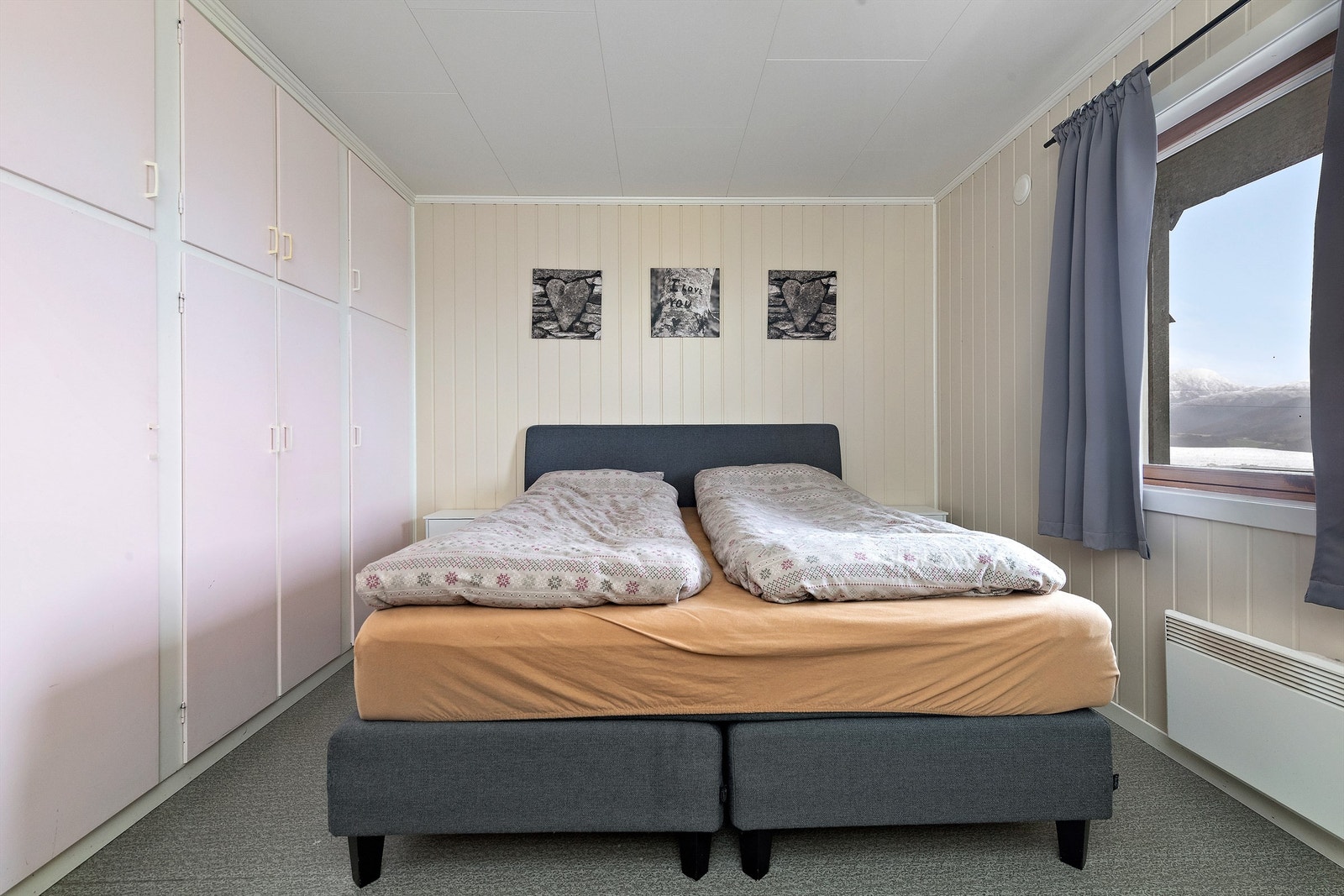 Det er to soverom i boligens 1. etasje Galleribilde