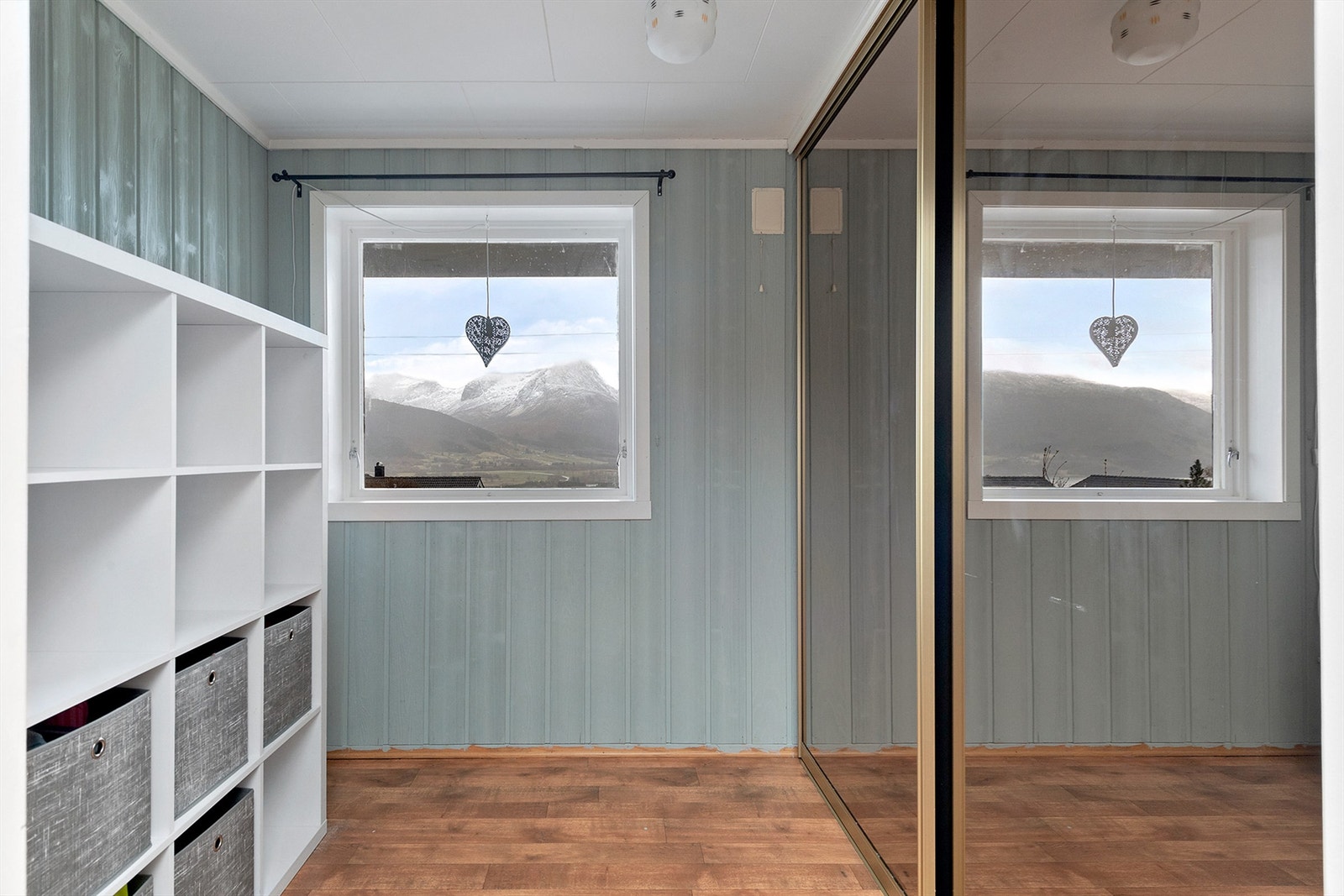 Garderoberom i underetasje Galleribilde