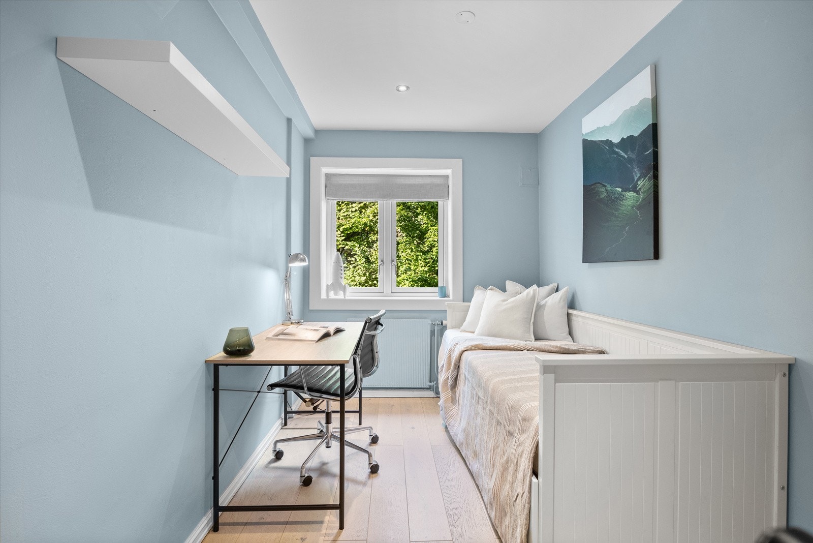 Det andre soverommet er ideelt som et gjesterom, kontor eller en kombinasjon. Galleribilde