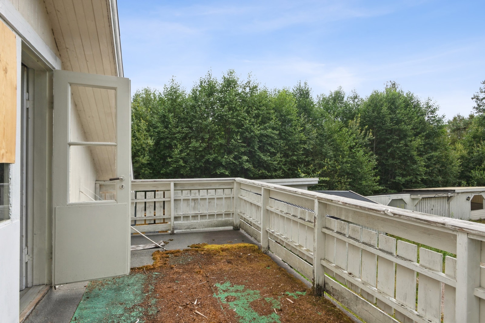 Fra loftsetasjen har man utgang til en 11 m² stor veranda. Galleribilde