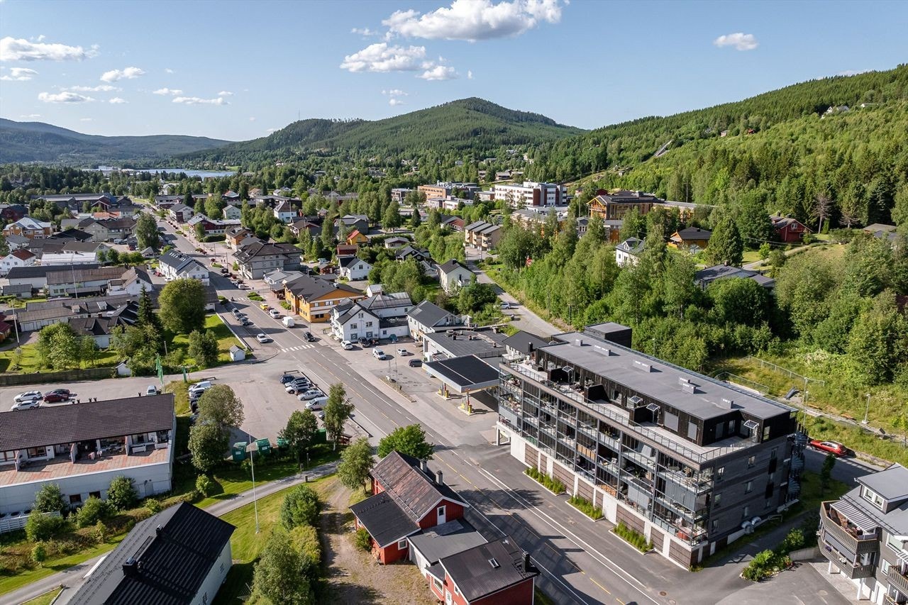 Beliggenheten er sentral med kort gangavstand til servicetilbud i Trysil sentrum. Galleribilde