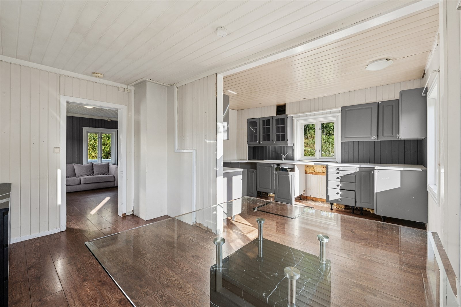 Åpen løsning mellom spisestue og kjøkken Galleribilde