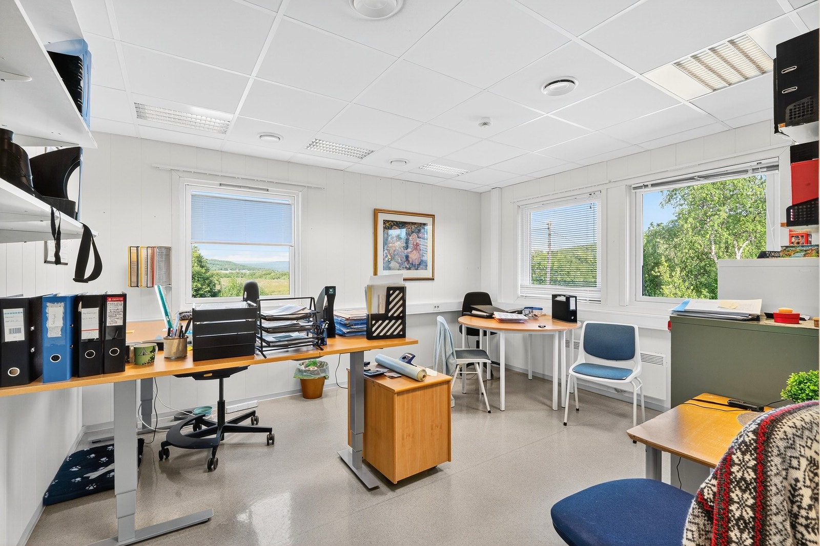 Innsiden, her ett kontor. Galleribilde