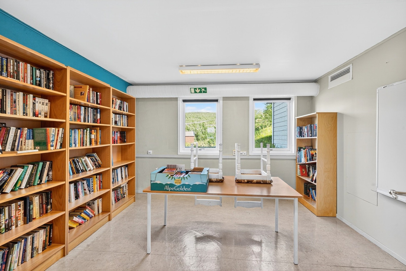 Disponibelt rom som er brukt til bibliotek/leserom. Galleribilde