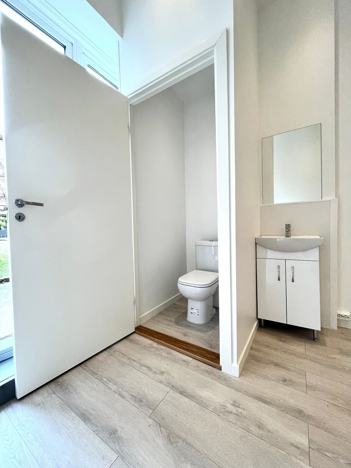 Toalettrom. Galleribilde