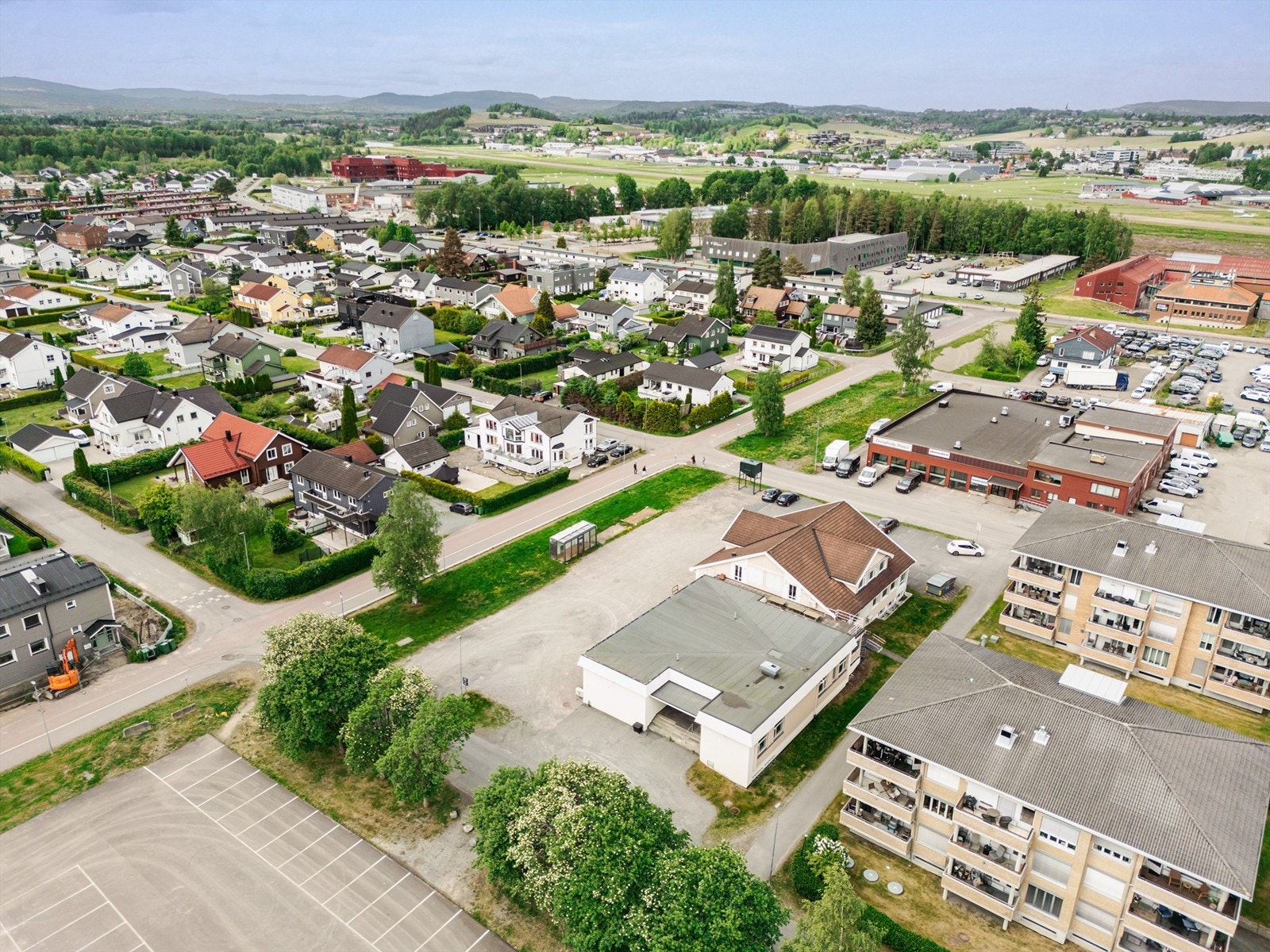 Eiendommen ble opprinnelig oppført og tilpasset for Norges Byggskole. De siste årene har eiendommen vært i bruk som hovedkontor for BORO Utbygging AS. Galleribilde