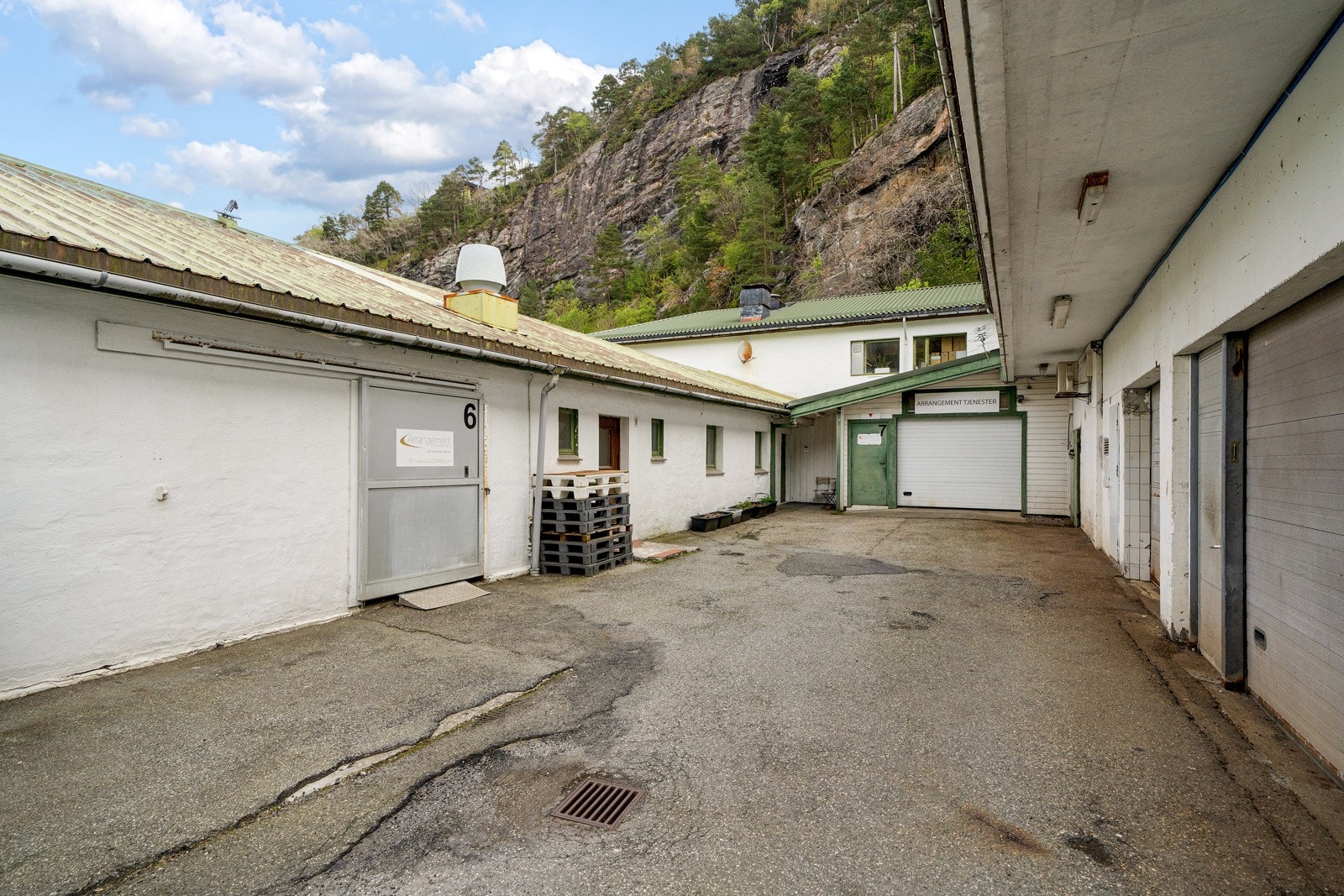 Seksjonene har rulleport både på oppsiden og nedsiden Galleribilde