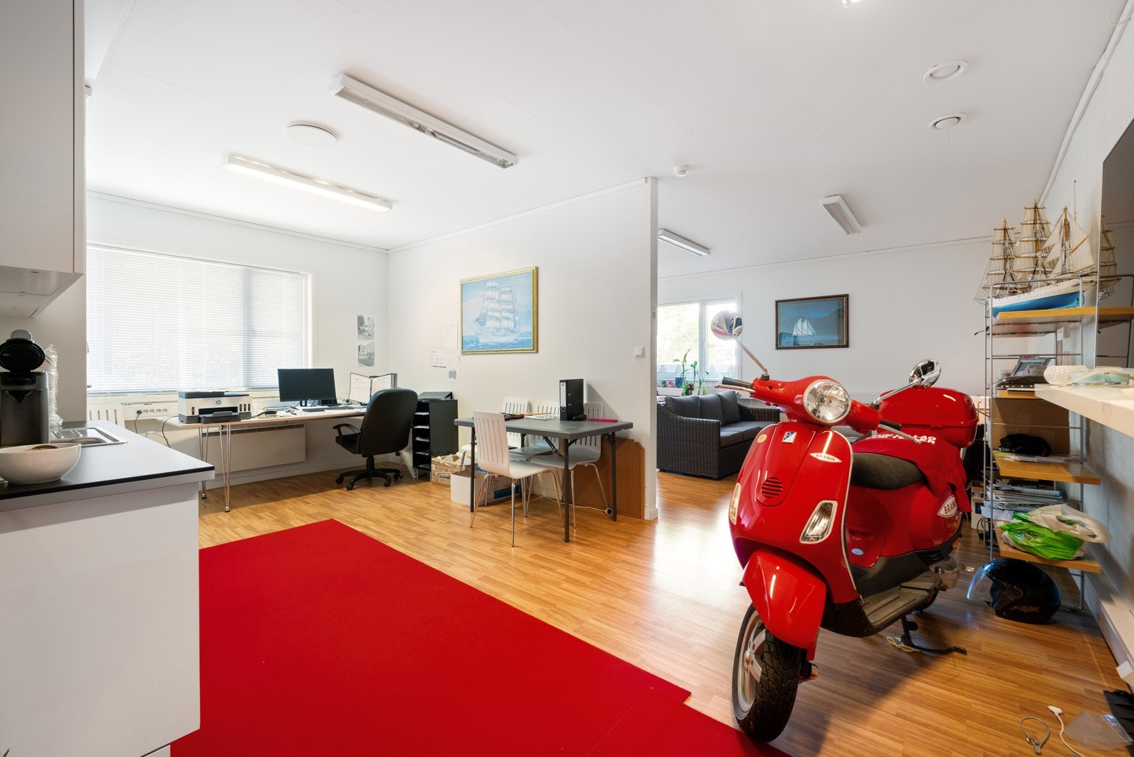 Tilhørende moderniserte kontorer Galleribilde