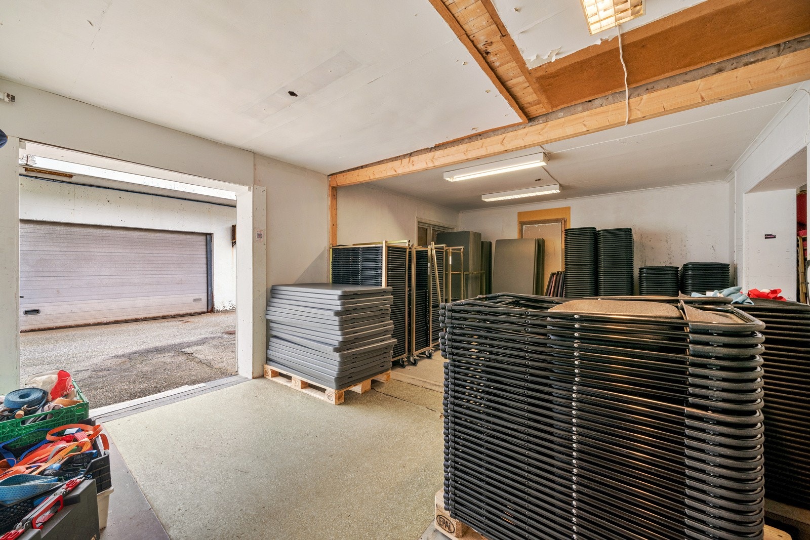 Lagring på plan 2 med inngang fra oppsiden av bygget Galleribilde