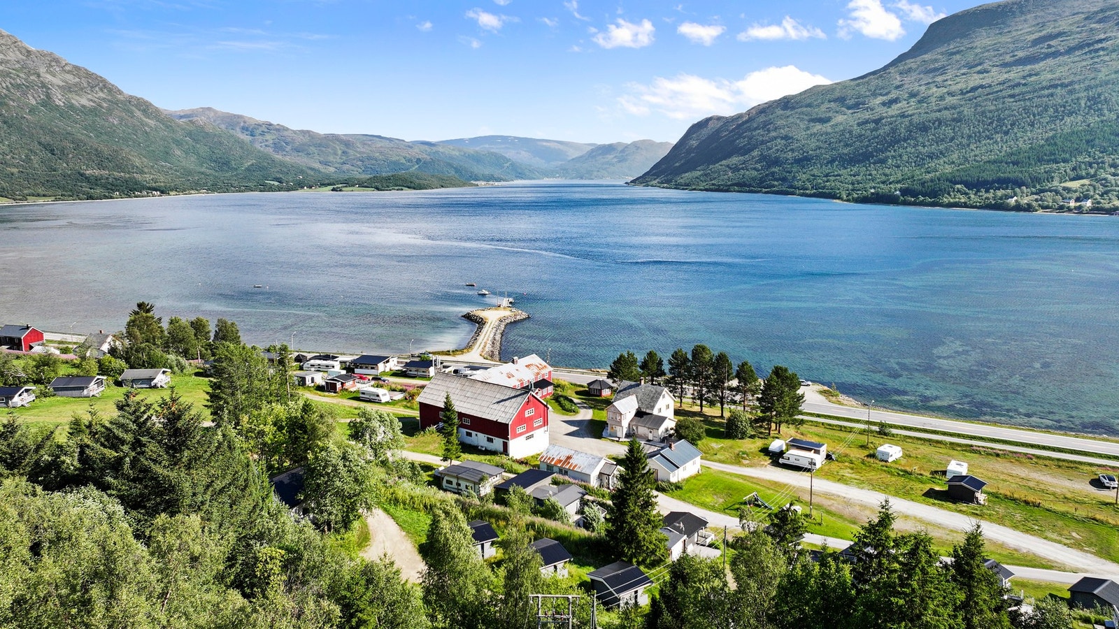 Beliggende innerst i Langfjord i FInnmark Galleribilde