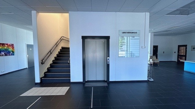 Heis 1 etg, Galleribilde