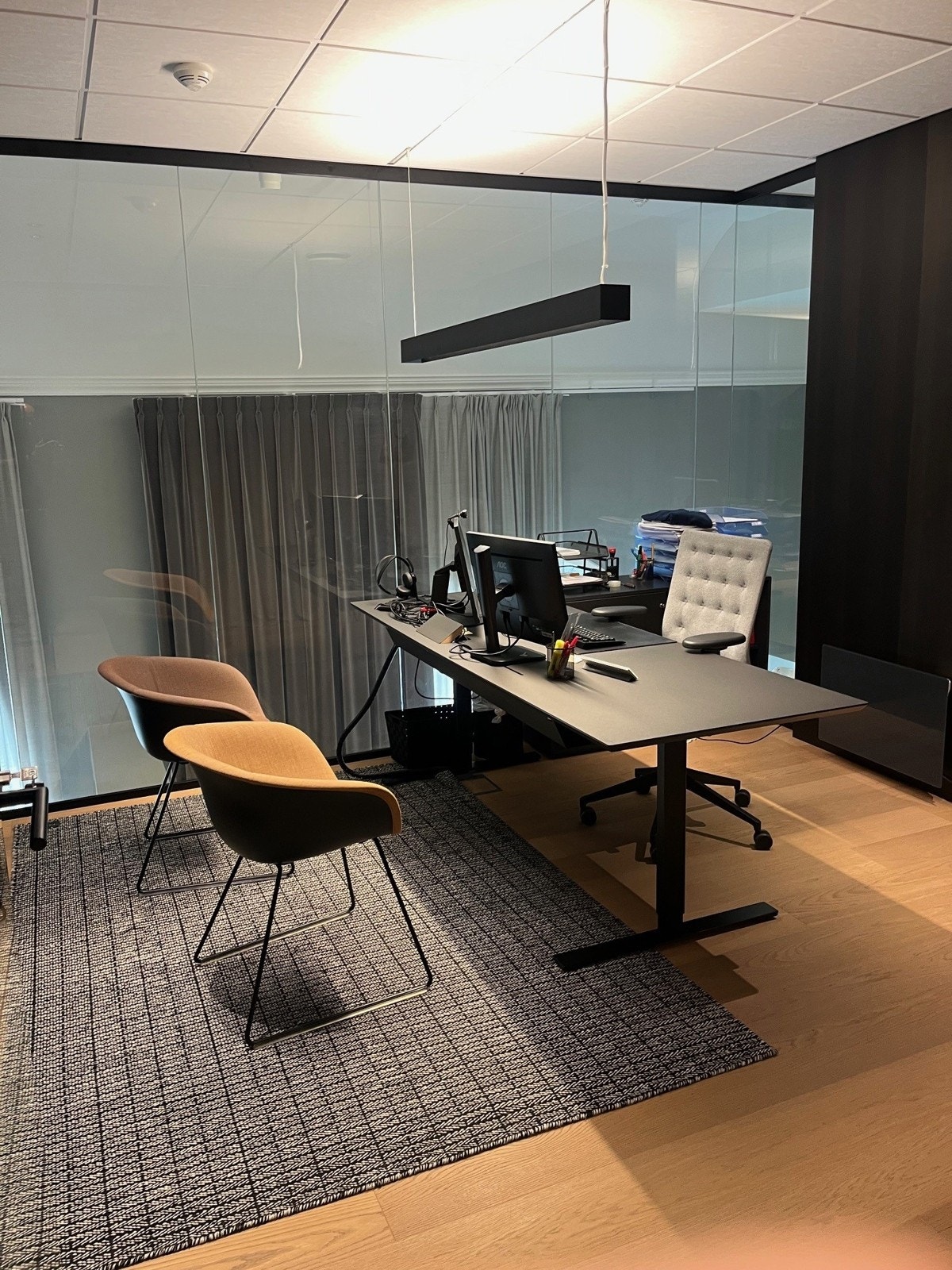 Ett av 4 kontorer, flere med god plass til 2 eller 4 personer Galleribilde