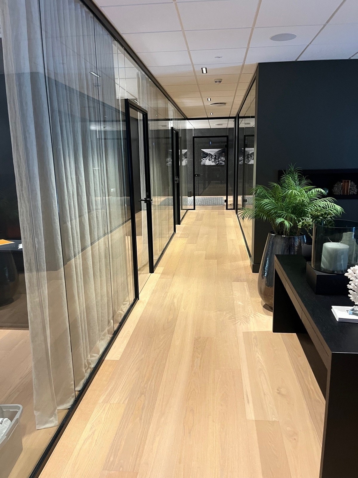 4 cellekontor i høy standard med utsikt inn i Kulås parken Galleribilde