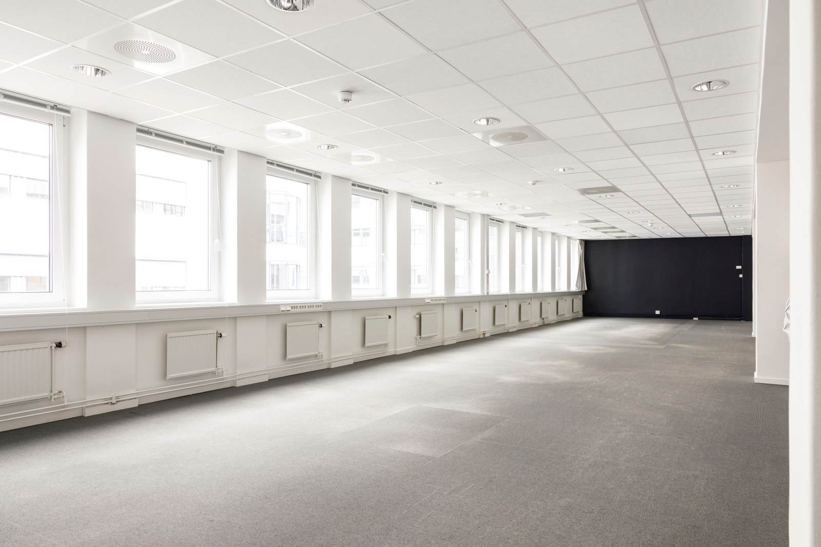 Lokalene ligger i byggets 3. etasje og fremstår lyse og luftige Galleribilde