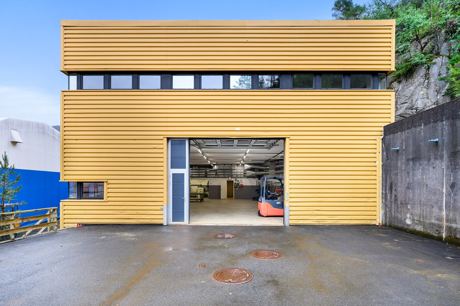 Enkel tilkomst via rulleport ca. 4 x 3,5.
