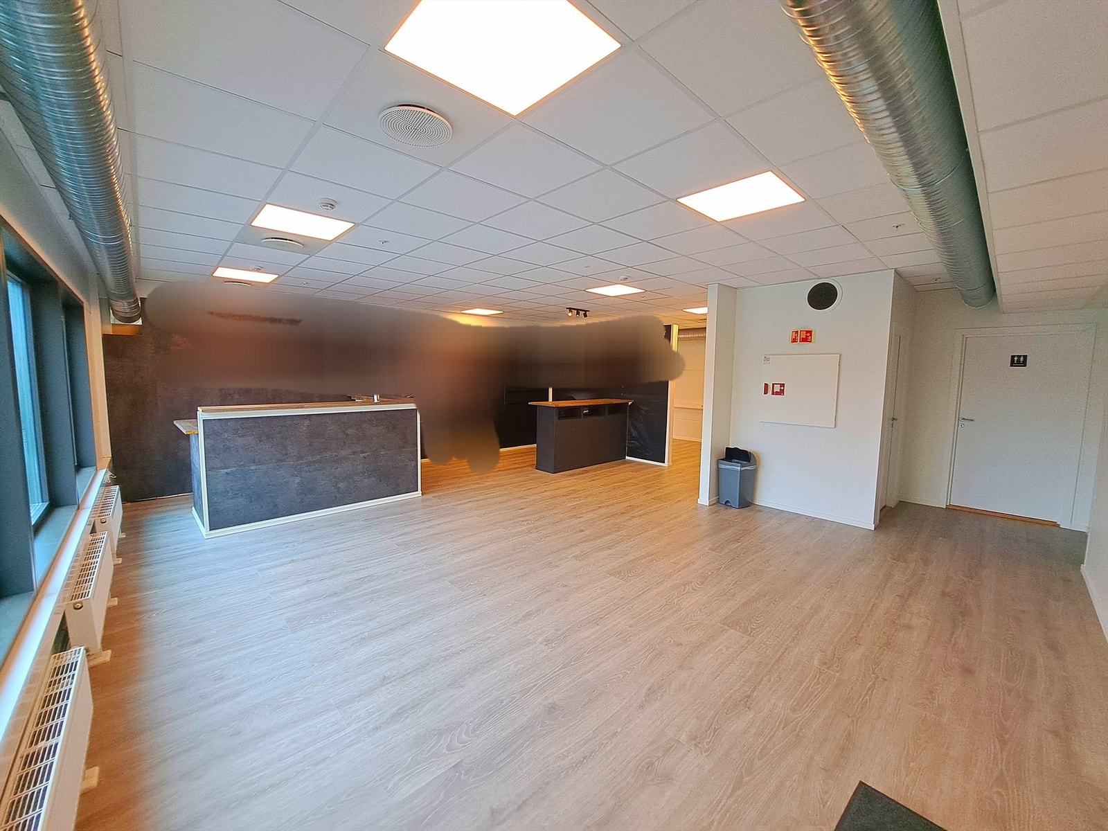 Romslig plass med kundemottak eller annen bruk Galleribilde
