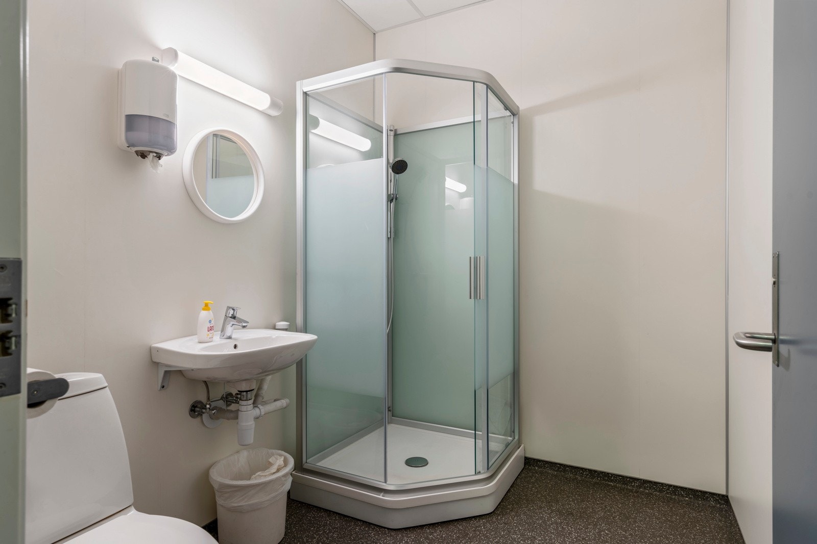 Bad med dusj Galleribilde