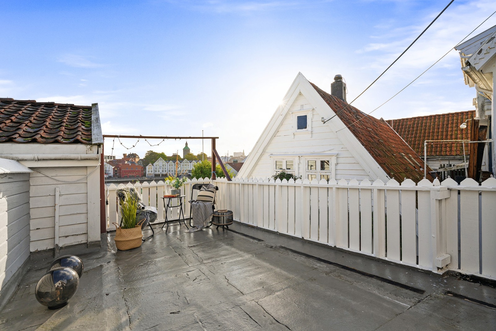 I sjarmerende Gamle Stavanger finner du dette unike annekset på 47 kvm, perfekt plassert i smørøyet av Stavanger sentrum. Galleribilde