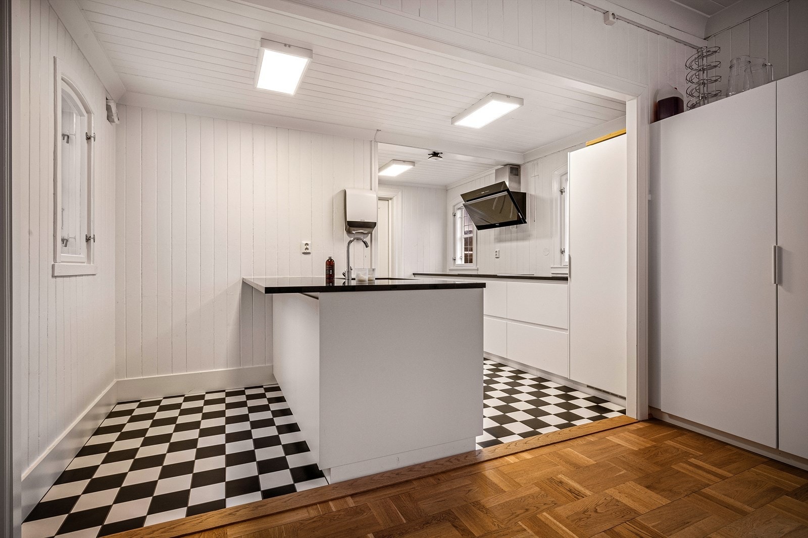 Huset er vesentlig oppgradert i 2018. Det er et moderne, pent kjøkken.