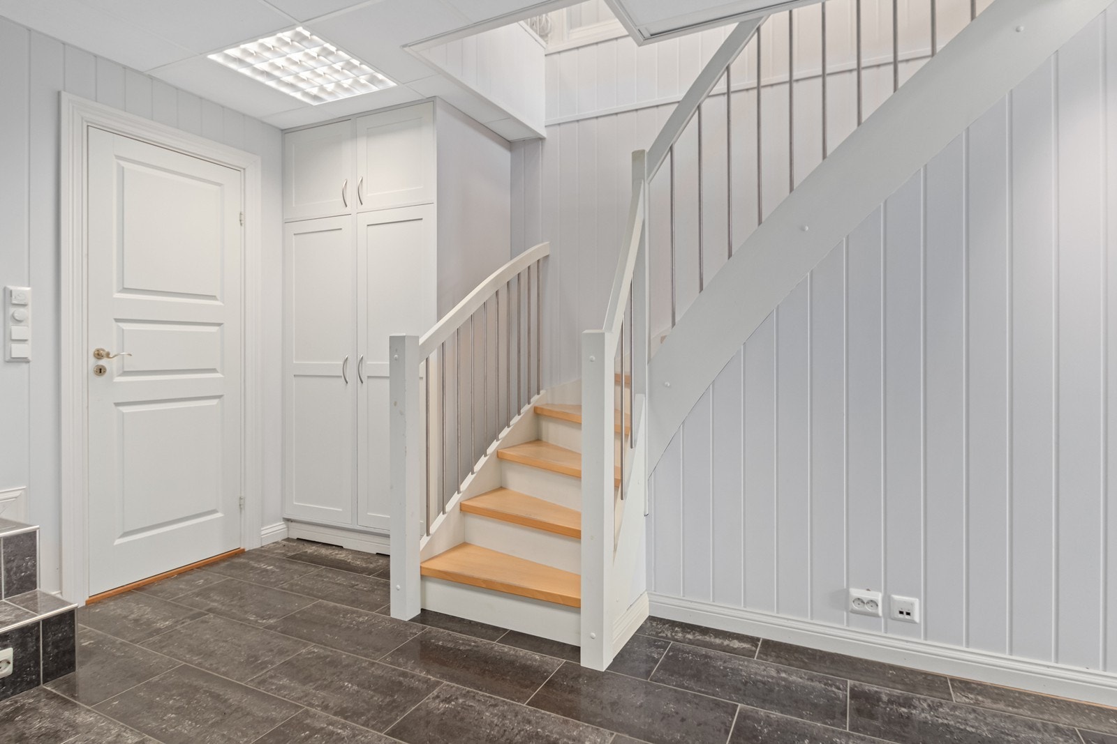 Trapp ned til u.etg. Galleribilde