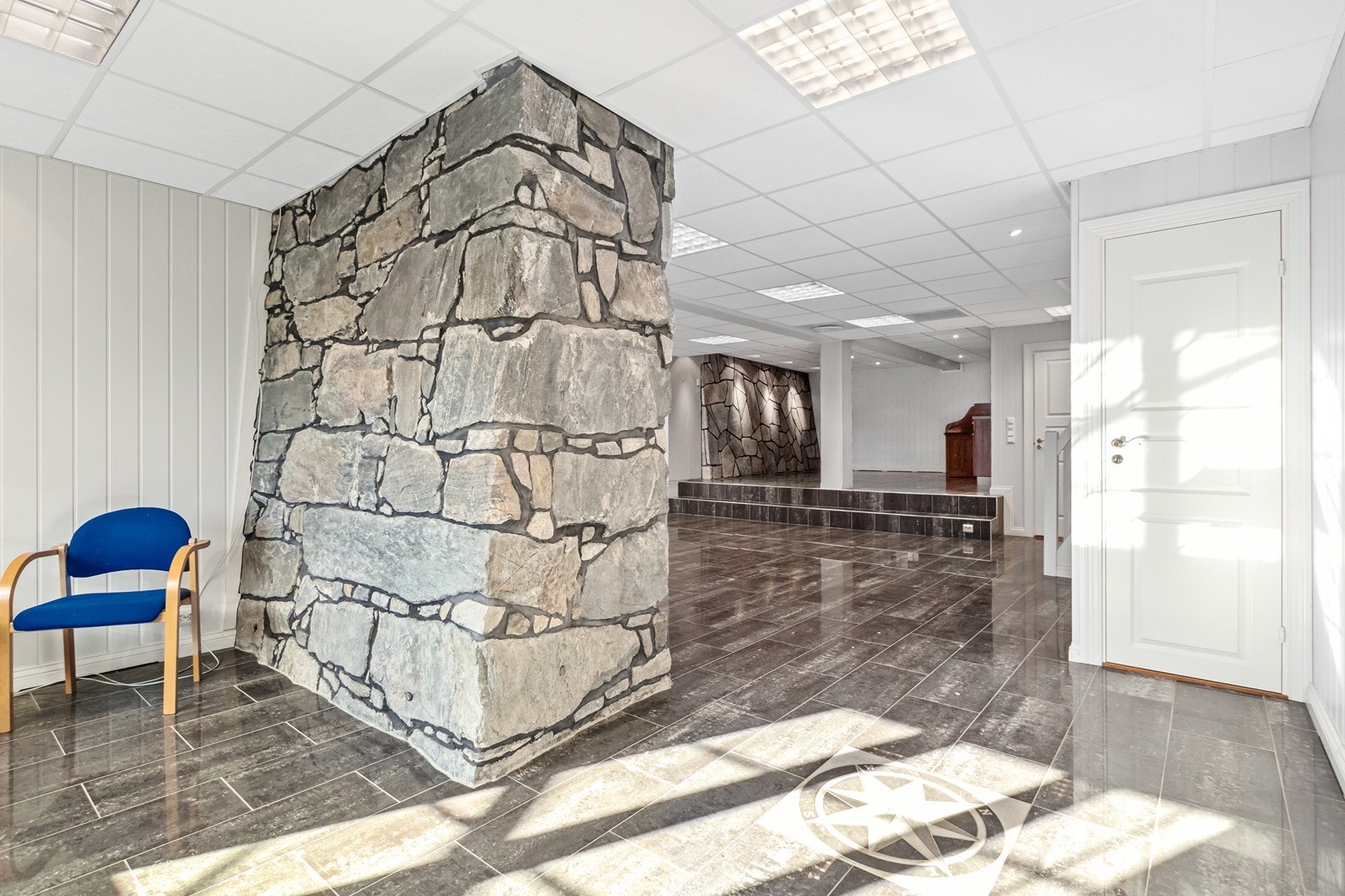 Lokaler i u.etg. Galleribilde