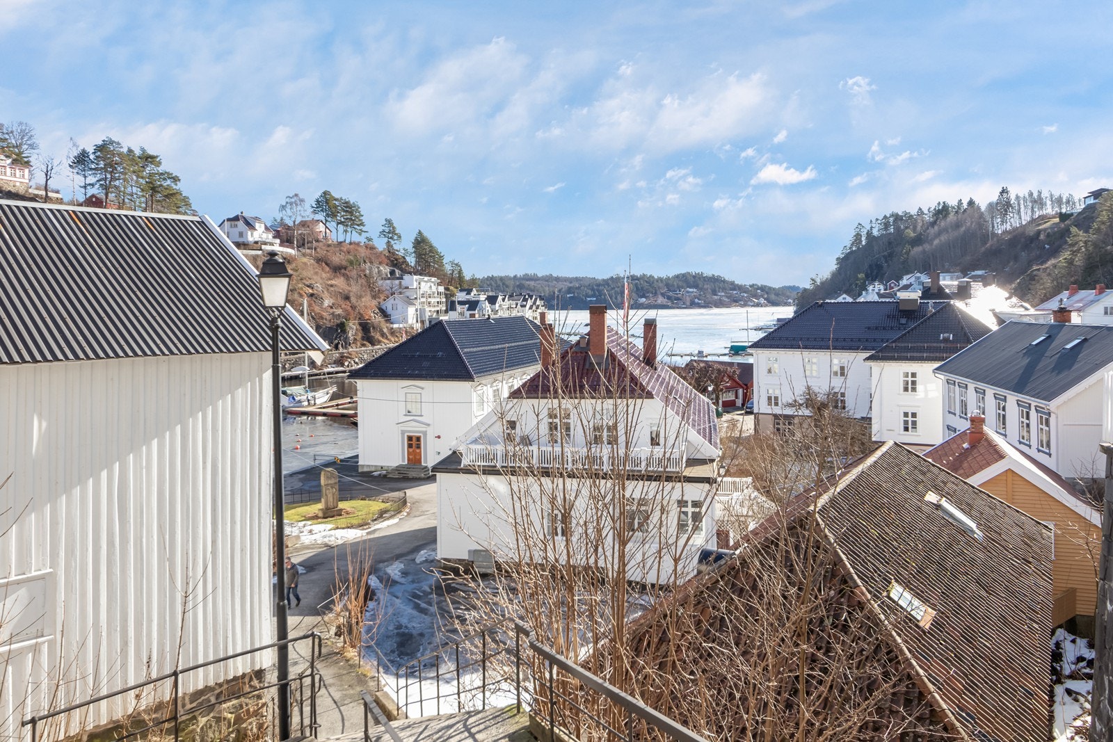 Brygge i Tvedestrand ligger kun et stenkast unna og ellers er byen og dens fasiliteter bare en liten rusletur unna. Galleribilde