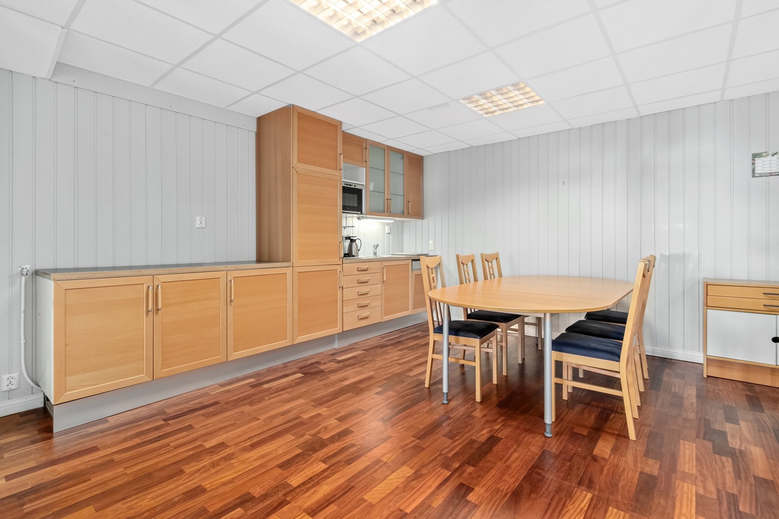 Kontorlokaler i 1.etg. Her med spiserom. Galleribilde