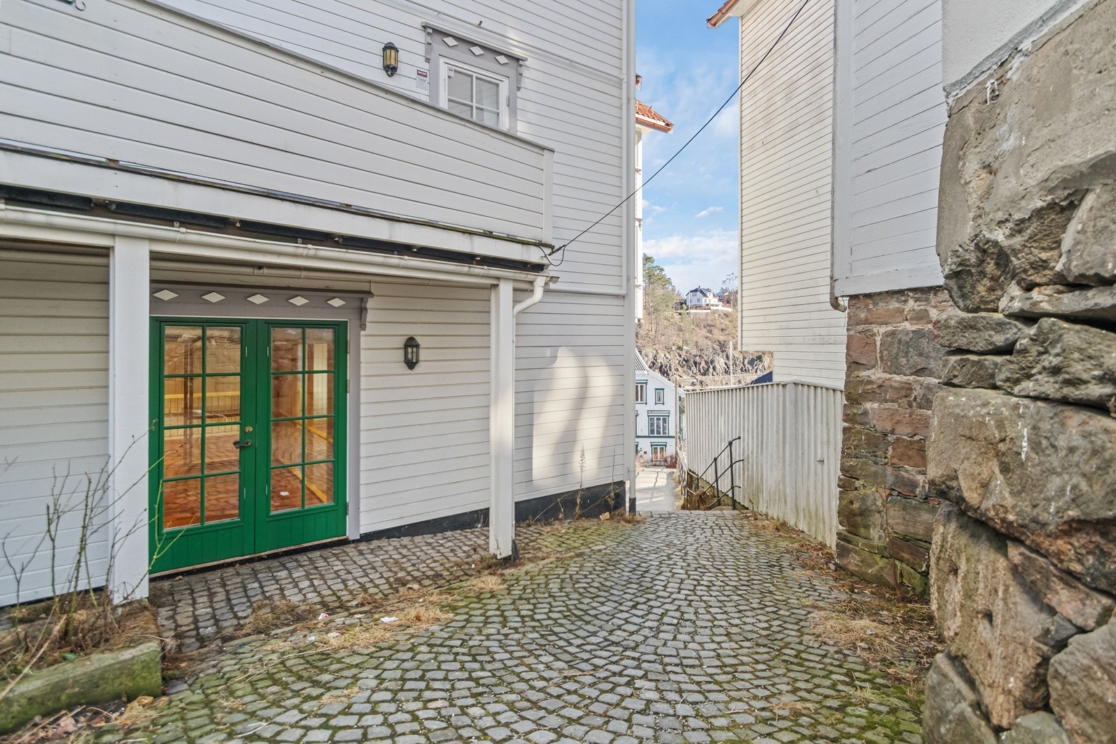 Uteplass. Galleribilde