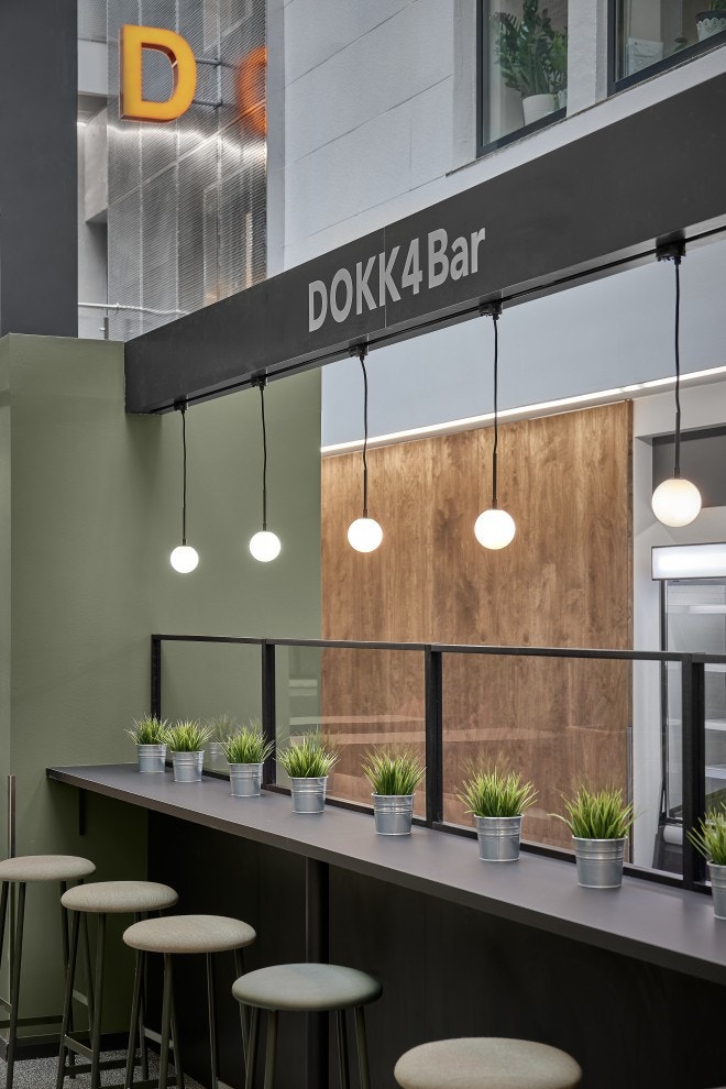 Bygget har egen kantine og møteromspool.