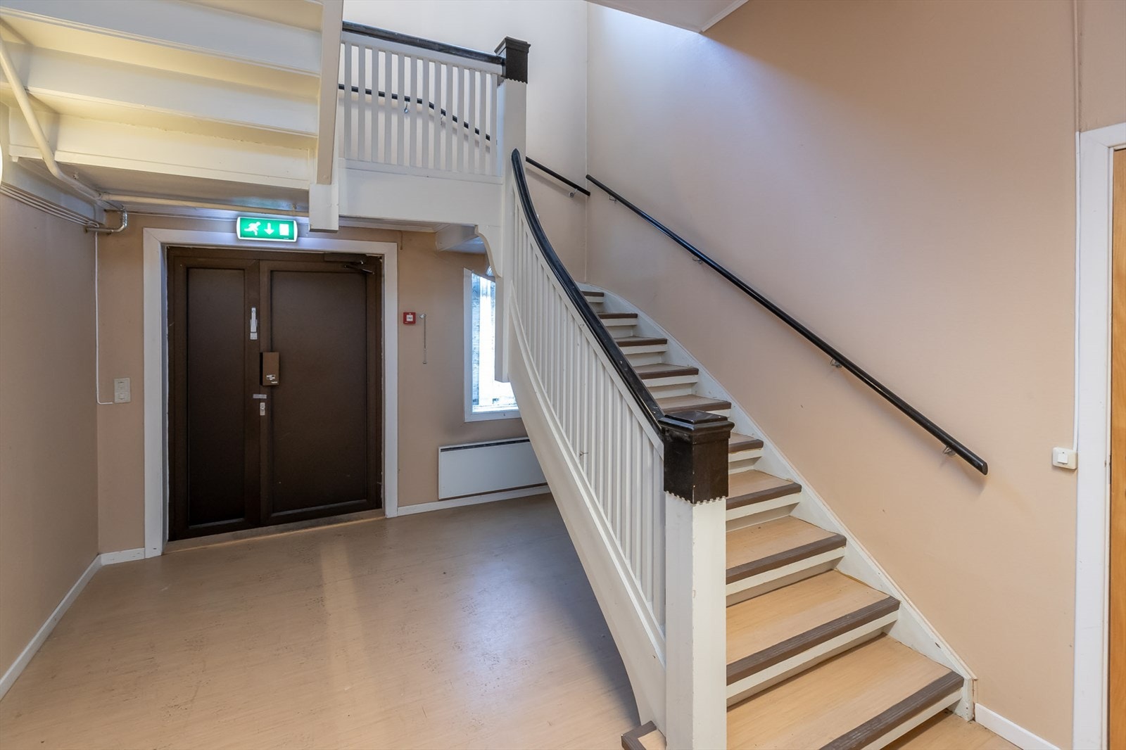 Trapp i eldre del Galleribilde