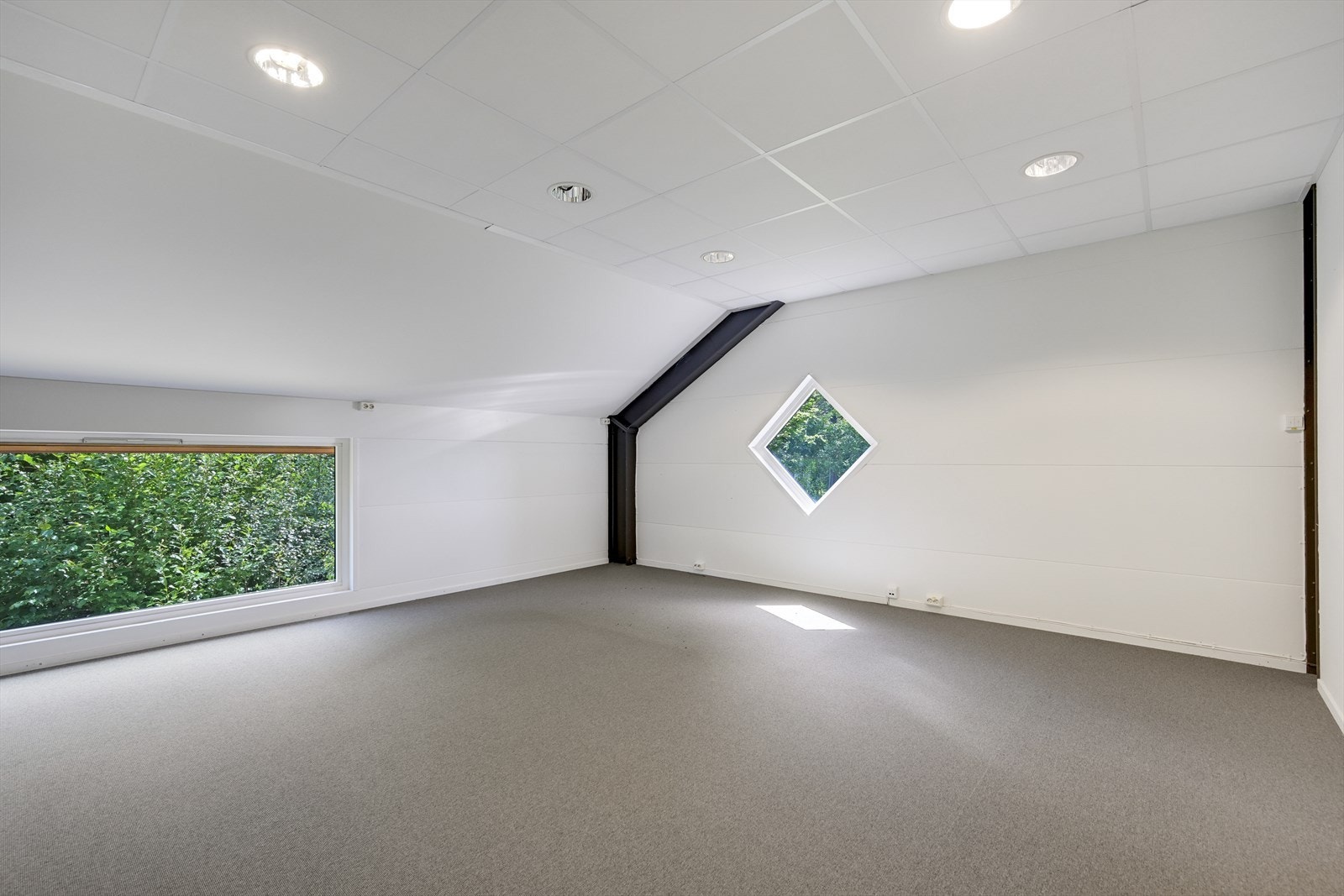 2. etg. lager - showrom - kontor Galleribilde