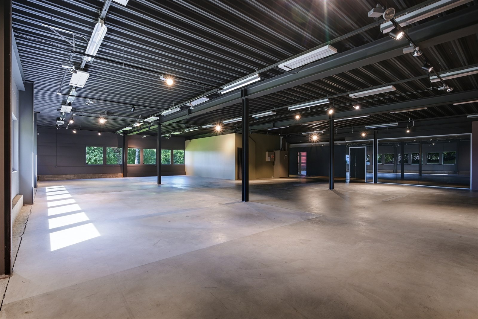 1. etg. møterom, lager, showrom Galleribilde