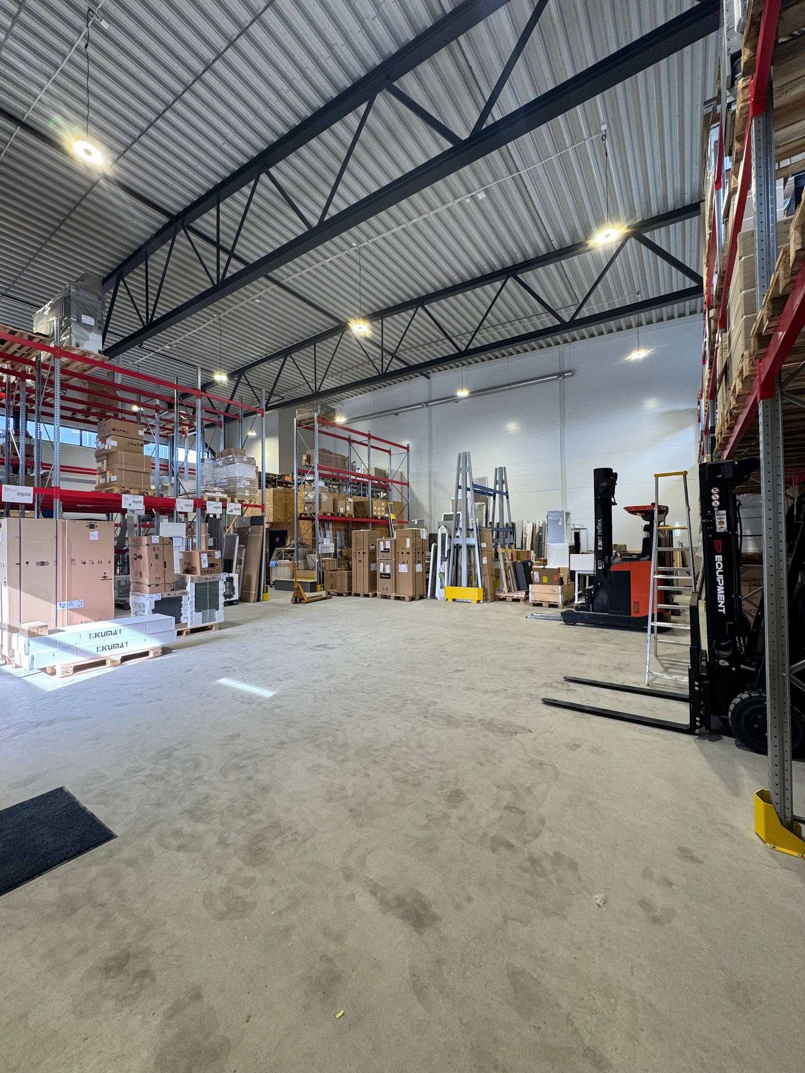 Arealer til lager, produksjon, lett industri eller forretning. Galleribilde