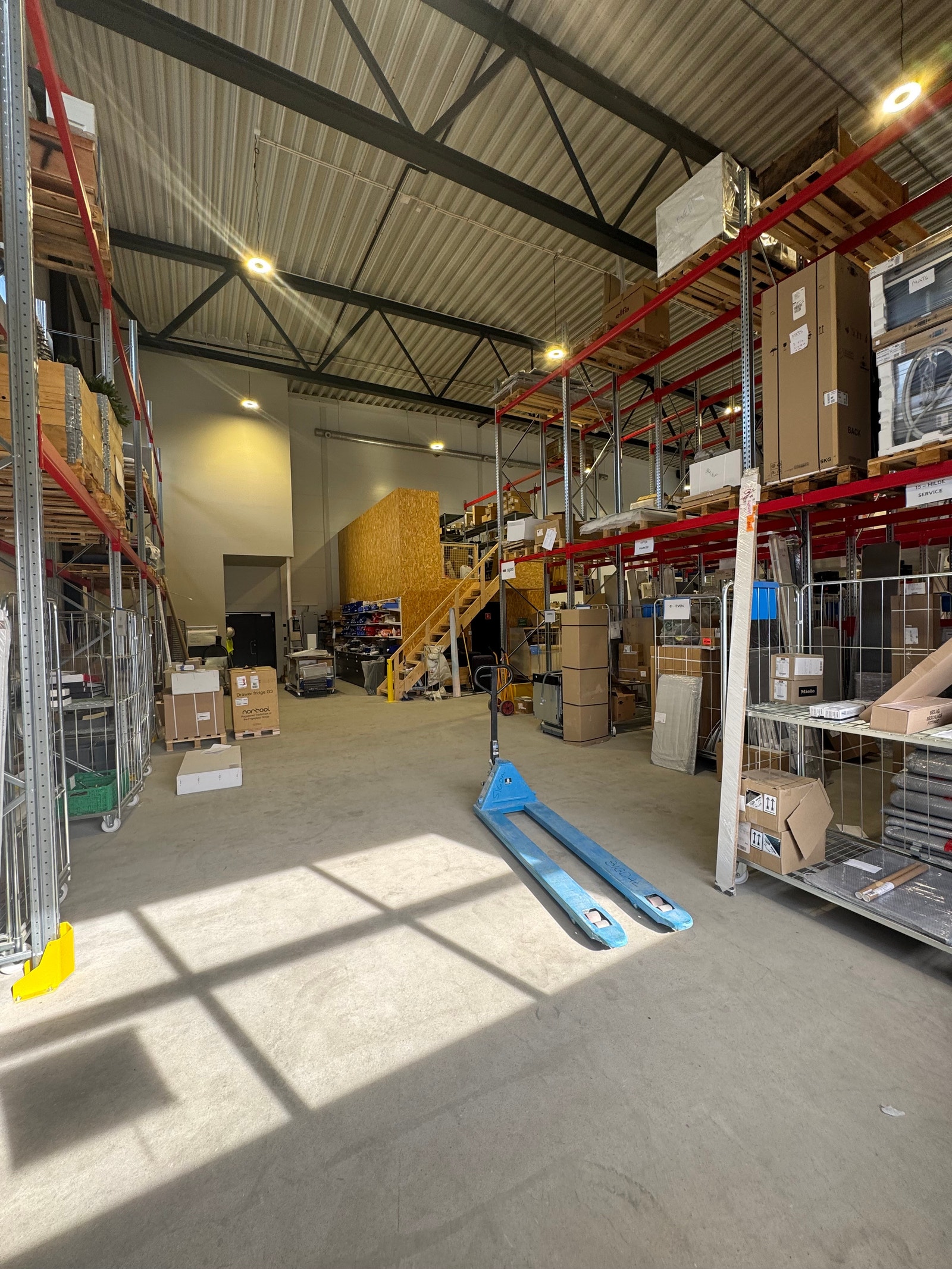 Arealer til lager, produksjon, lett industri eller forretning. Galleribilde