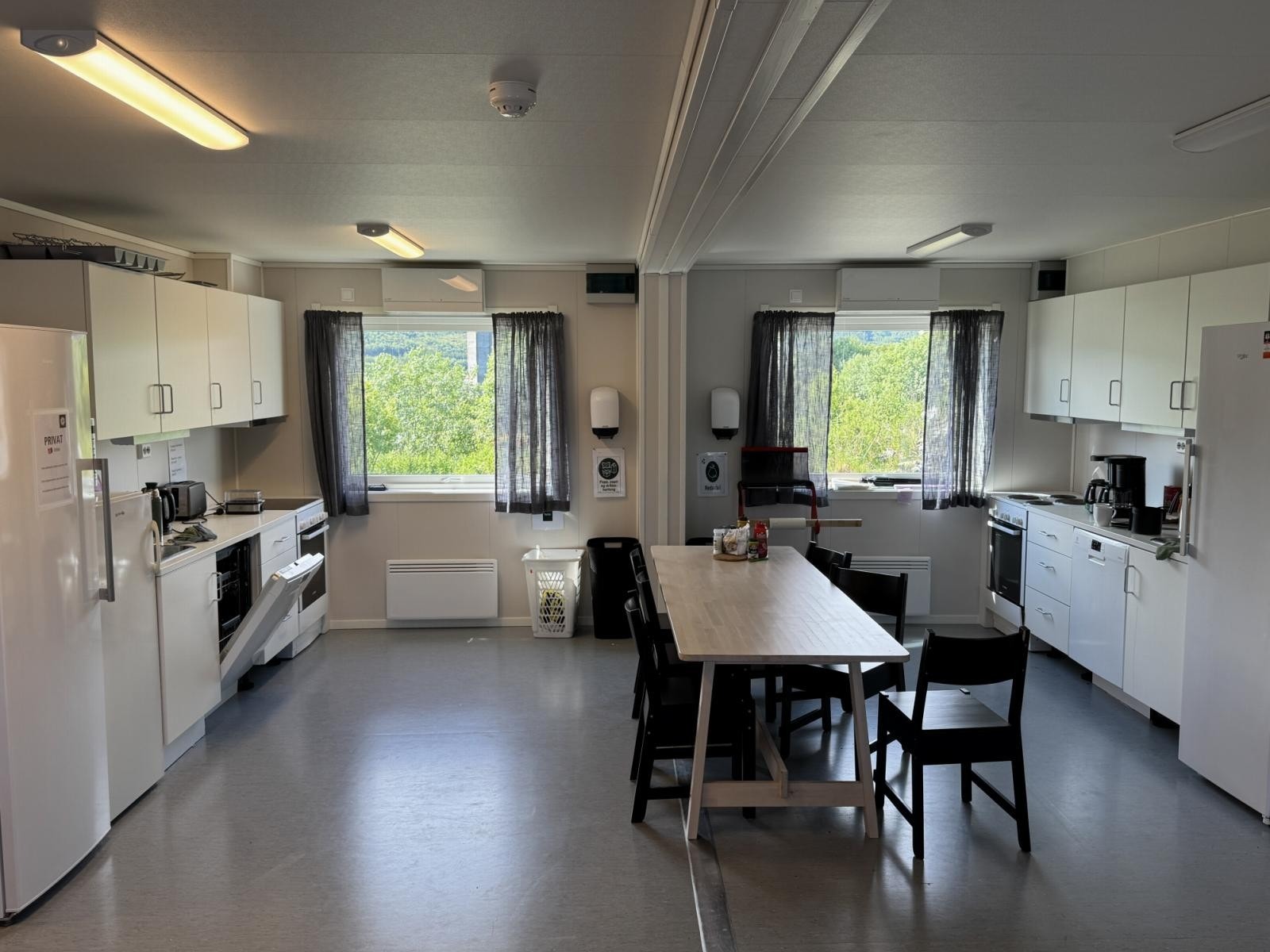 Kjøkken på hver side. Galleribilde