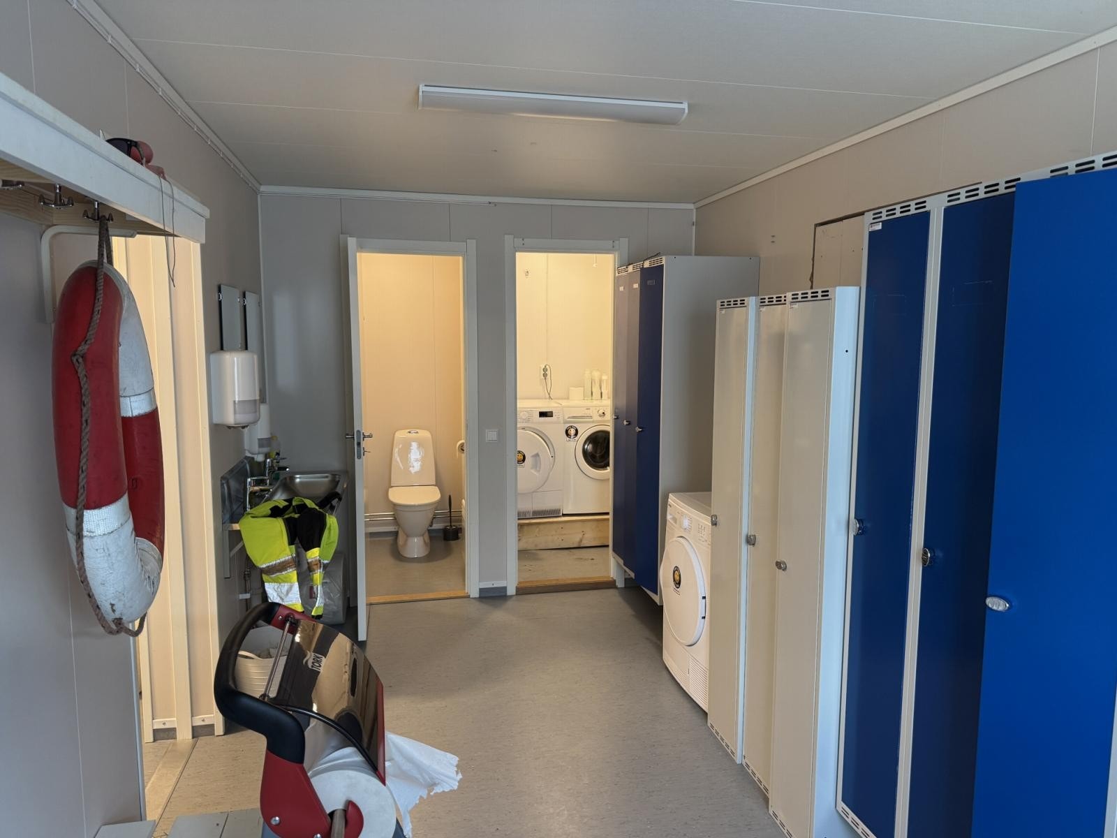 Gardrobe. Galleribilde