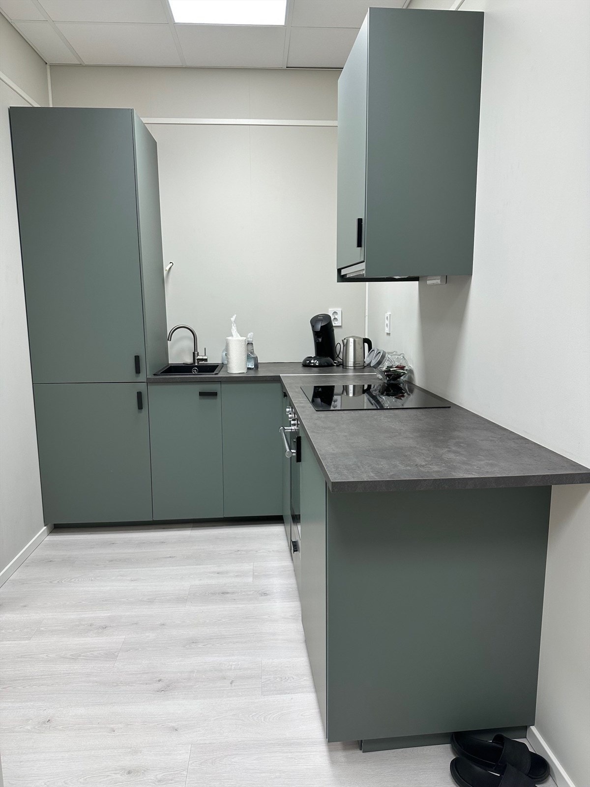 Kjøkken med integrerte hvitevarer Galleribilde