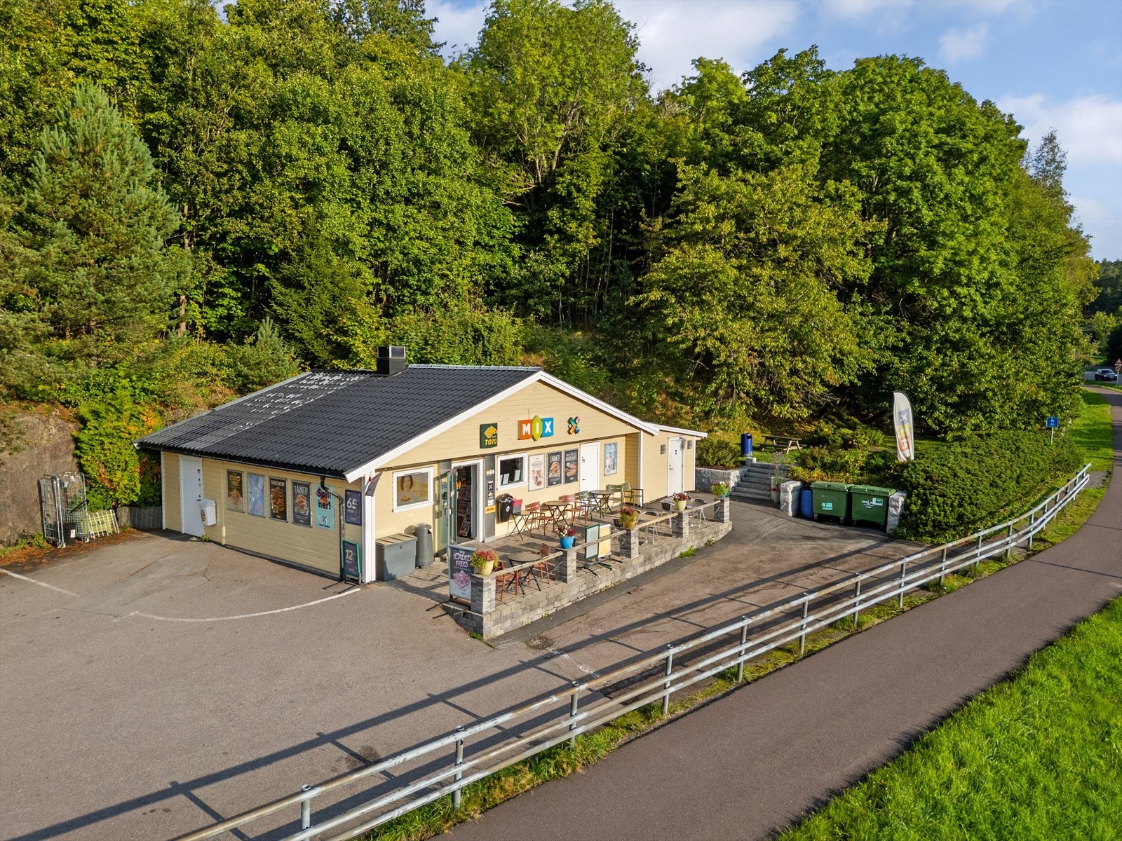 001.jpg Galleribilde