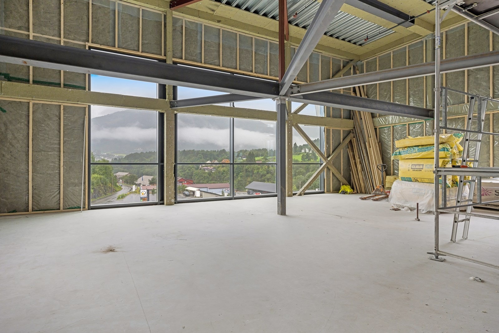 Kontor 3. etasje - klar for innredning. Areal fra BTA 183 - 700 m².