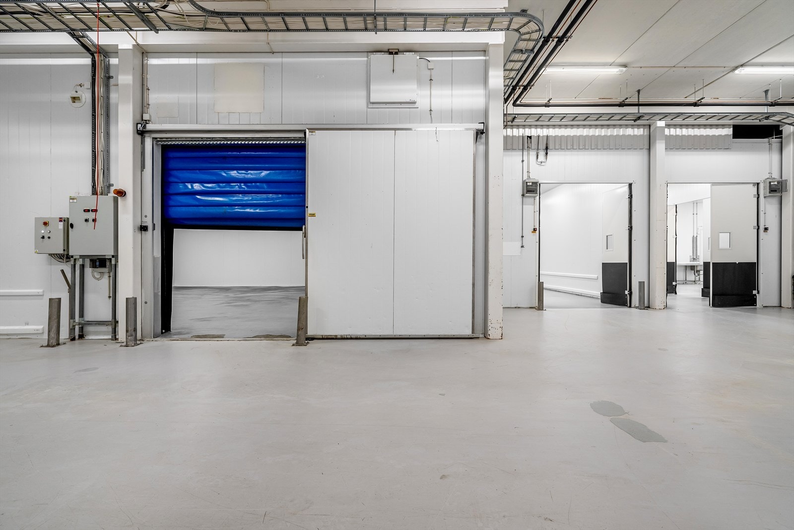 Fryserom rett frem, 2 kjølerom til høyre Galleribilde