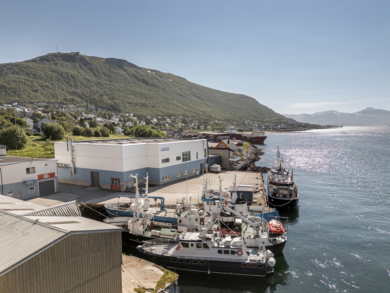 2 kjøreporter og flott beliggenhet på privat kai Galleribilde