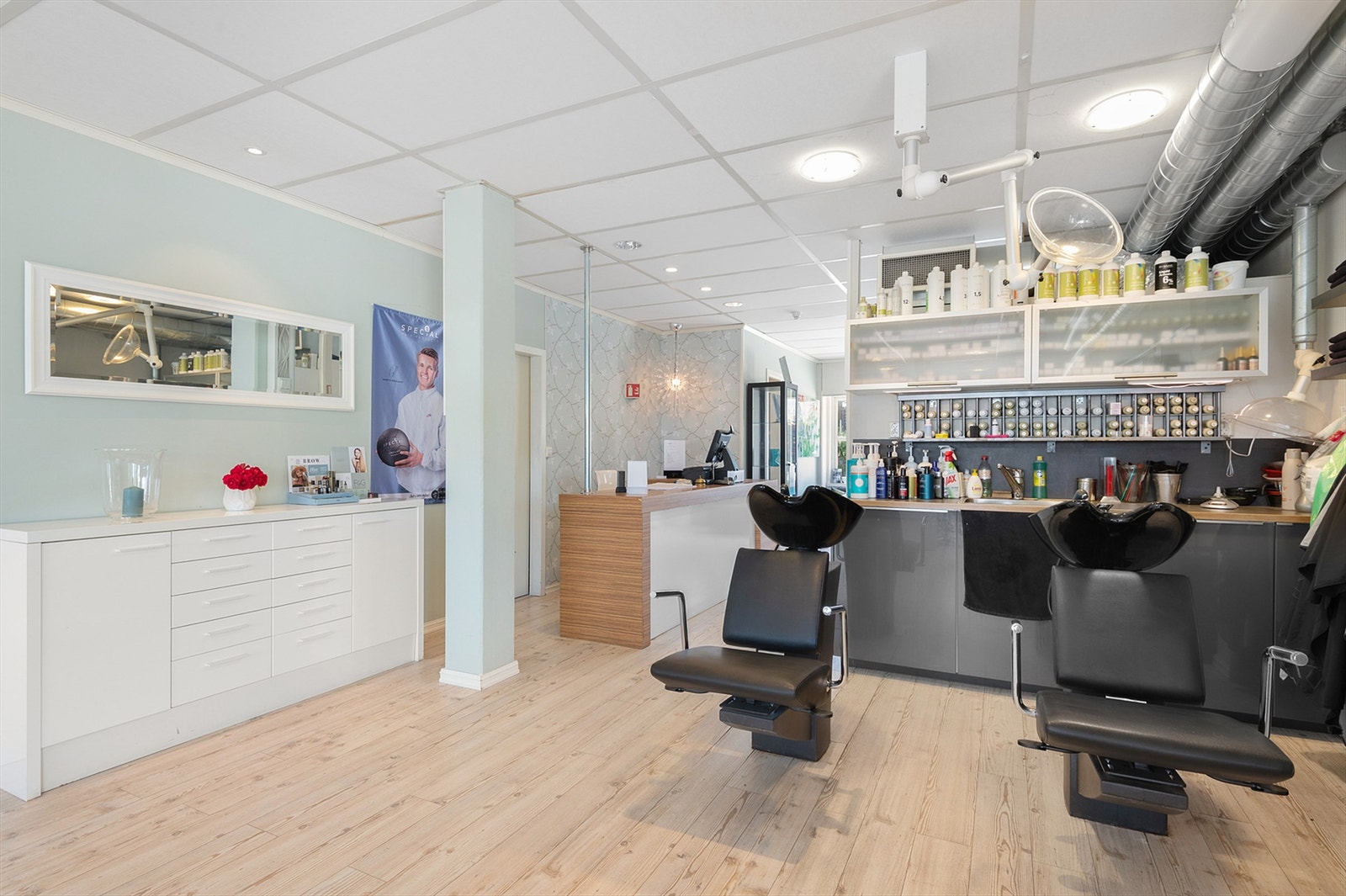 Lokalene er i fin beskaffenhet, og utgjør gode arbeidsplasser. Galleribilde