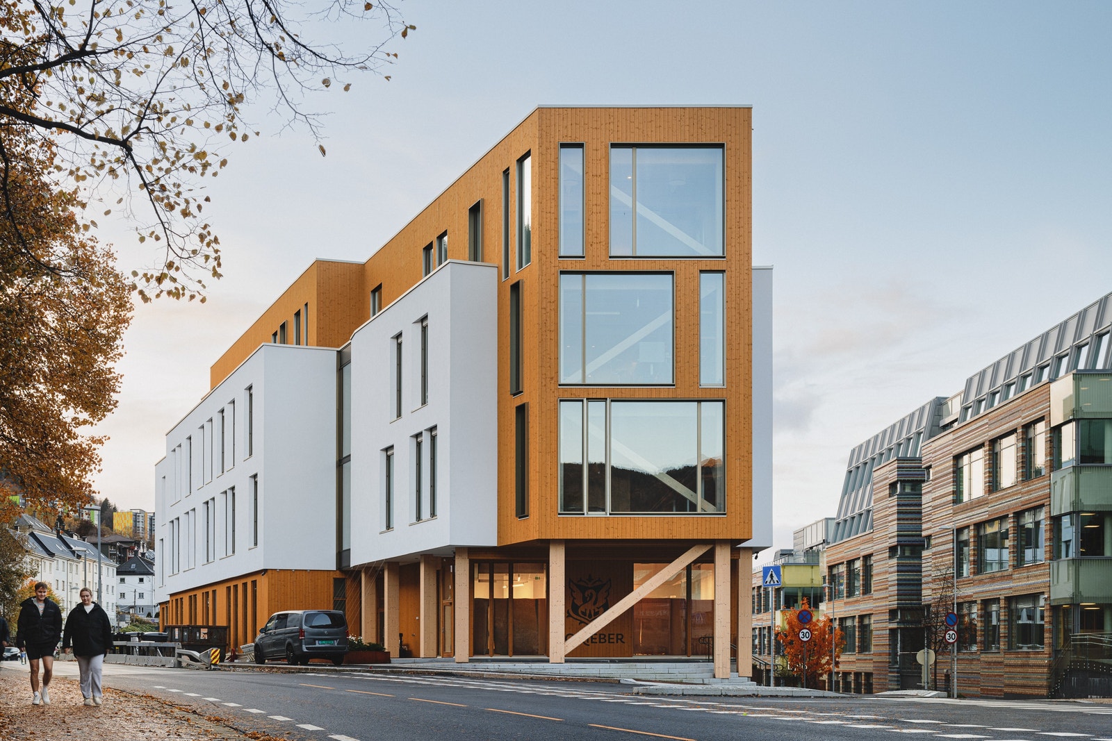 Krohnen er oppført i massivtre og er Bergens mest bærekraftige næringsbygg. Foto: Alex Coppo Galleribilde